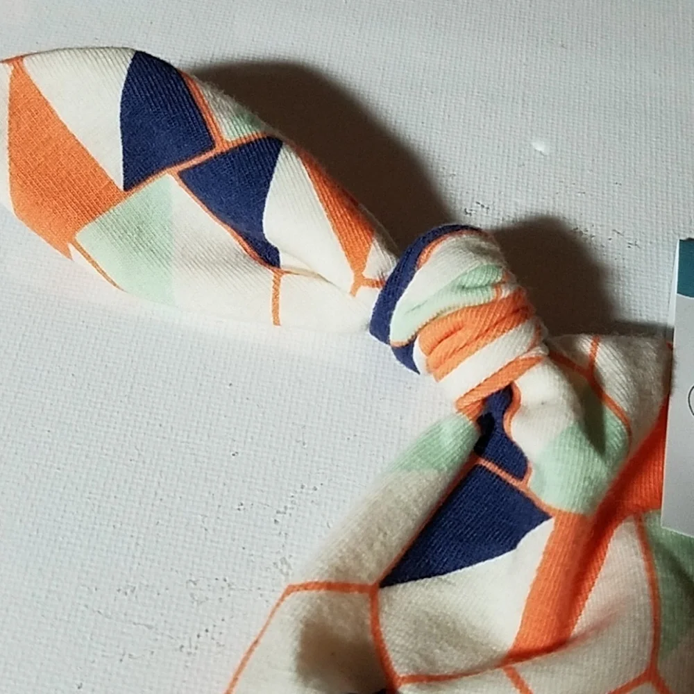 Precious little TOT tie knot hat
